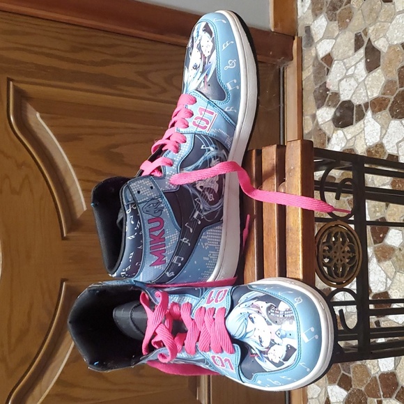 Men's High-Tops. Hatsune Miku Design 13 - Picture 1 of 6